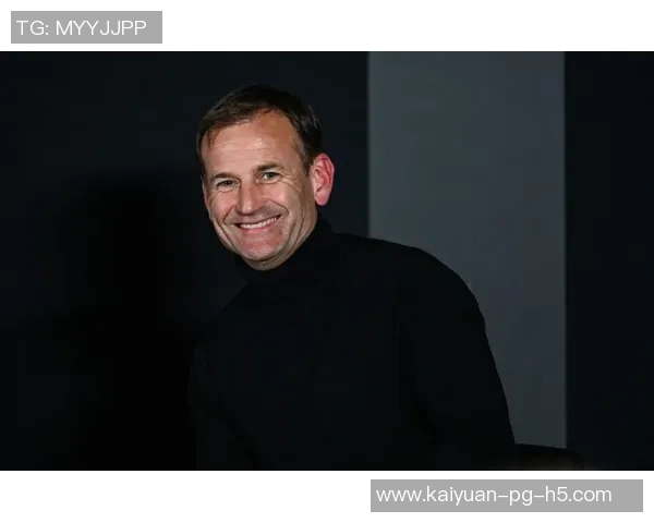 意媒报道齐尔克泽缺席曼联首练并点赞老乡马伦加盟罗马动态